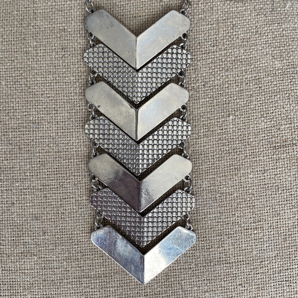 Silver statement necklace - Picture 3 of 4